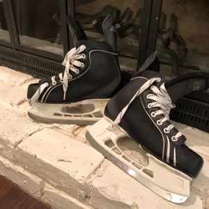 Hockey skates size 5y. Nike Bauer brand youth